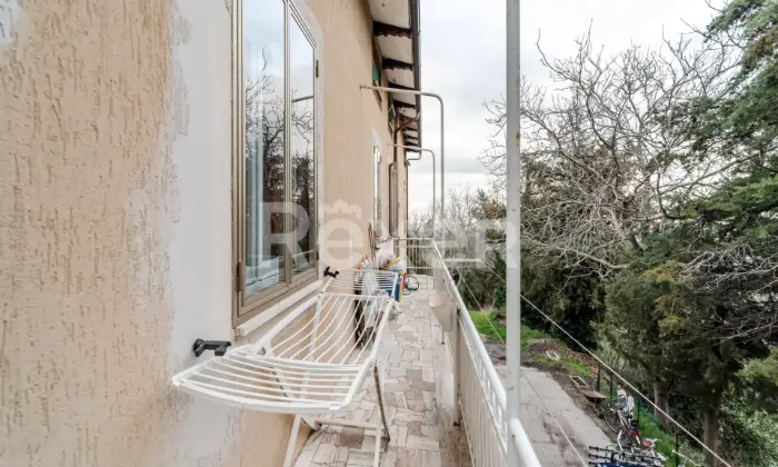 Rexer-MONTELPARO-Ampia-casa-con-corte-esclusiva-e-grande-potenziale-Altro