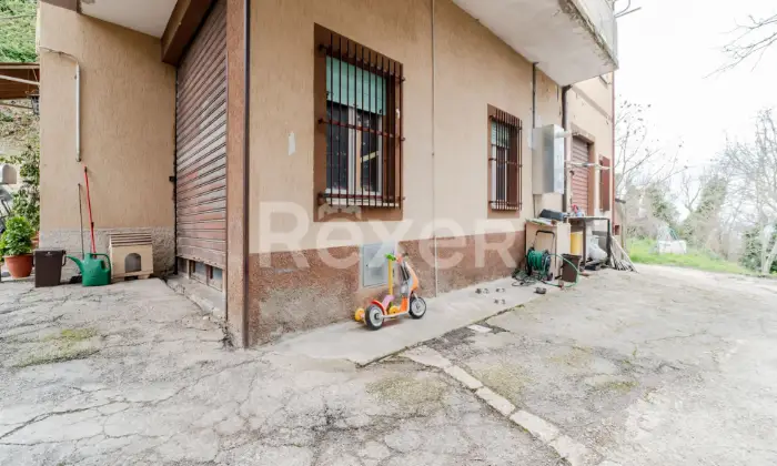 Rexer-MONTELPARO-Ampia-casa-con-corte-esclusiva-e-grande-potenziale-Altro