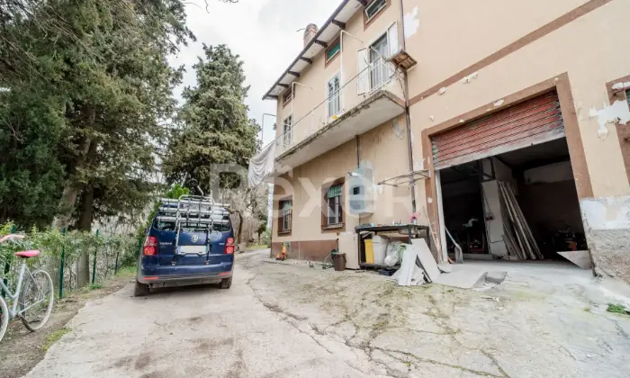 Rexer-MONTELPARO-Ampia-casa-con-corte-esclusiva-e-grande-potenziale-Altro