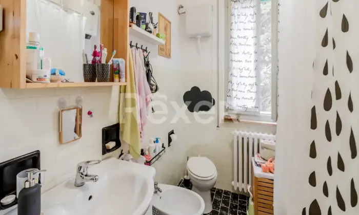 Rexer-MONTELPARO-Ampia-casa-con-corte-esclusiva-e-grande-potenziale-Altro