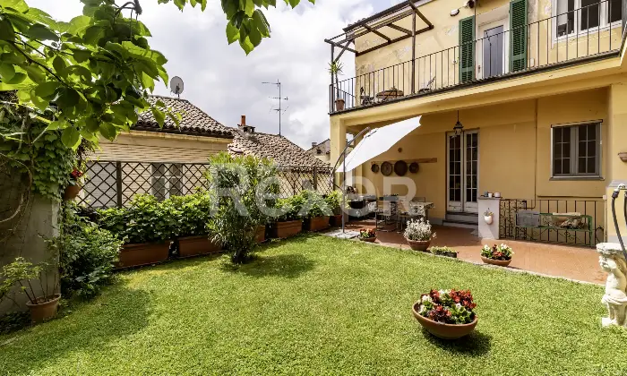 Rexer-ROSIGNANO-MONFERRATO-Elegante-Casa-Indipendente-con-Due-Appartamenti-a-Rosignano-Monferrato-Altro