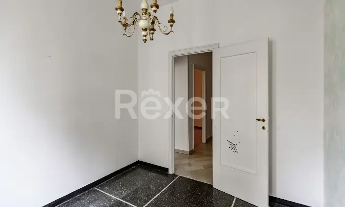 Rexer-Genova-Appartamento-grande-metratura-in-stabile-con-in-fase-di-ultimazione-Zona-comoda-al-centro-Altro