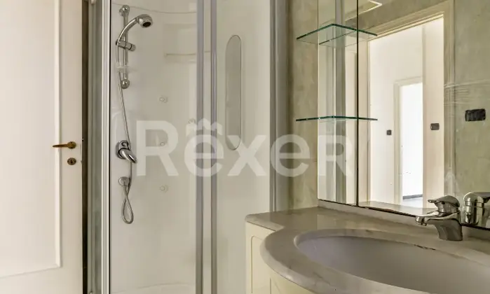 Rexer-Genova-Appartamento-grande-metratura-in-stabile-con-in-fase-di-ultimazione-Zona-comoda-al-centro-Altro