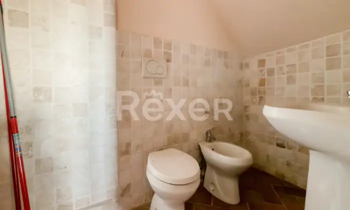 Rexer-Rocca-Sinibalda-Complesso-di-casali-con-ettari-di-terreno-Altro