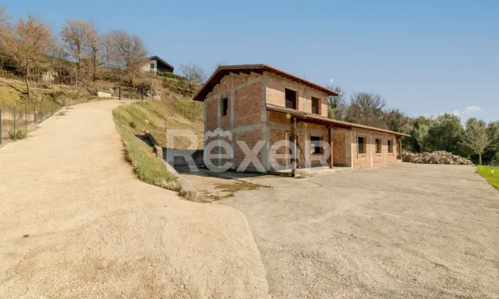 Rexer-Rocca-Sinibalda-Complesso-di-casali-con-ettari-di-terreno-Altro