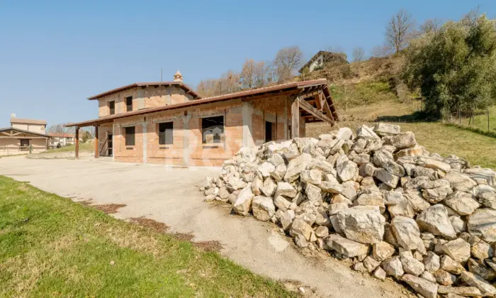 Rexer-Rocca-Sinibalda-Complesso-di-casali-con-ettari-di-terreno-Altro