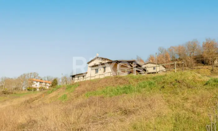 Rexer-Rocca-Sinibalda-Complesso-di-casali-con-ettari-di-terreno-Altro