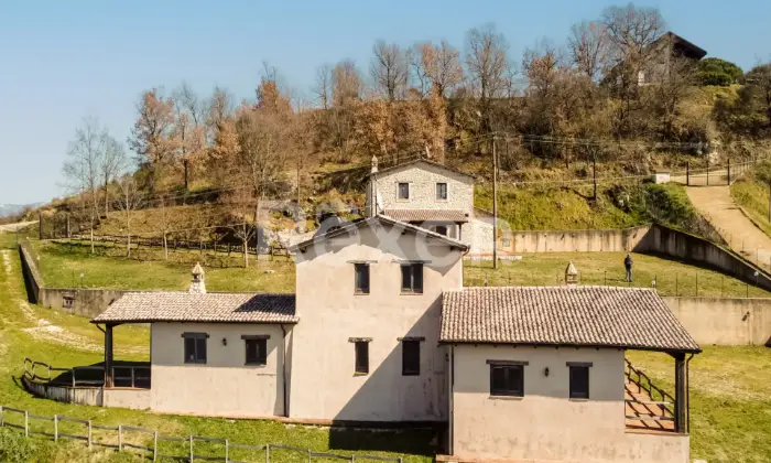 Rexer-Rocca-Sinibalda-Complesso-di-casali-con-ettari-di-terreno-Altro