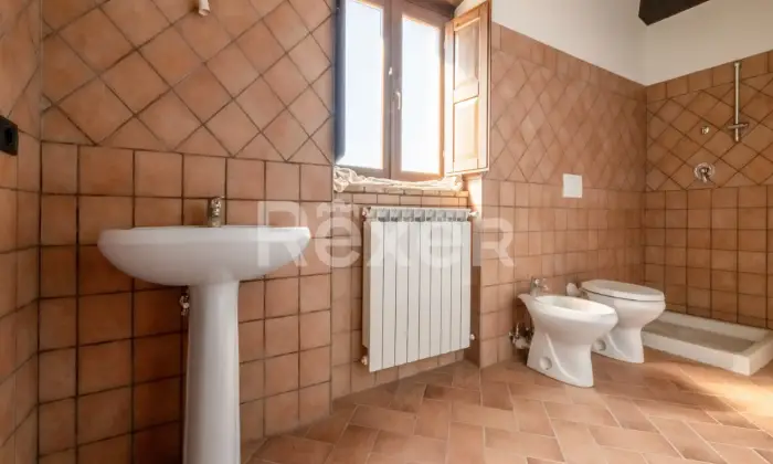 Rexer-Rocca-Sinibalda-Complesso-di-casali-con-ettari-di-terreno-Altro