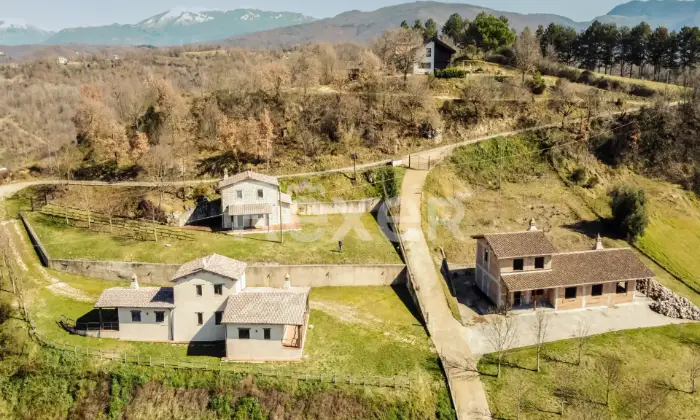 Rexer-Rocca-Sinibalda-Complesso-di-casali-con-ettari-di-terreno-Altro