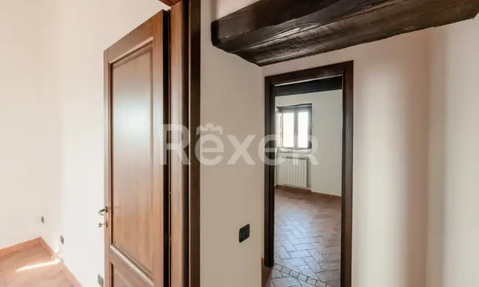 Rexer-Rocca-Sinibalda-Complesso-di-casali-con-ettari-di-terreno-Altro