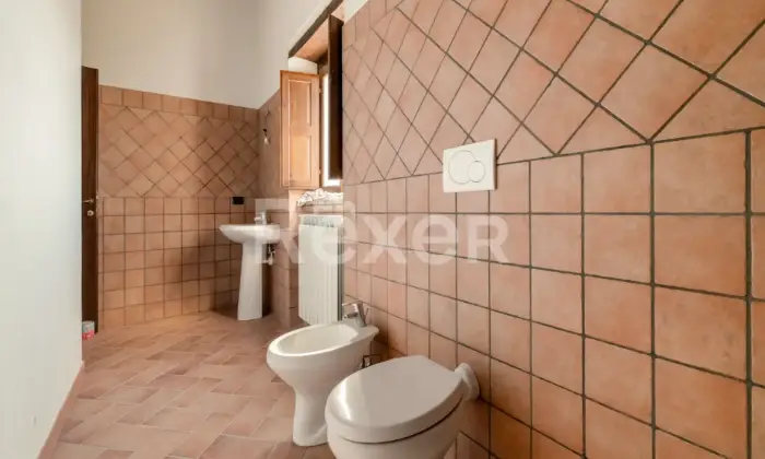 Rexer-Rocca-Sinibalda-Complesso-di-casali-con-ettari-di-terreno-Altro