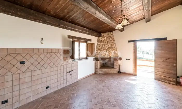 Rexer-Rocca-Sinibalda-Complesso-di-casali-con-ettari-di-terreno-Altro