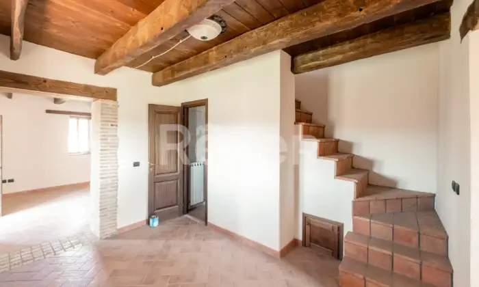 Rexer-Rocca-Sinibalda-Complesso-di-casali-con-ettari-di-terreno-Altro