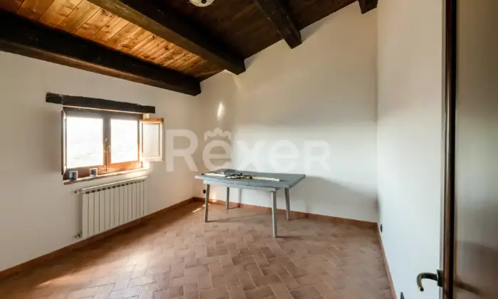 Rexer-Rocca-Sinibalda-Complesso-di-casali-con-ettari-di-terreno-Altro