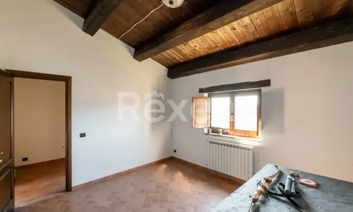 Rexer-Rocca-Sinibalda-Complesso-di-casali-con-ettari-di-terreno-Altro