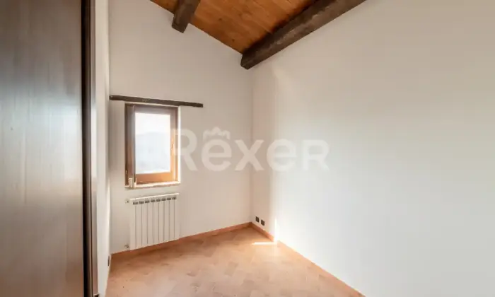 Rexer-Rocca-Sinibalda-Complesso-di-casali-con-ettari-di-terreno-Altro