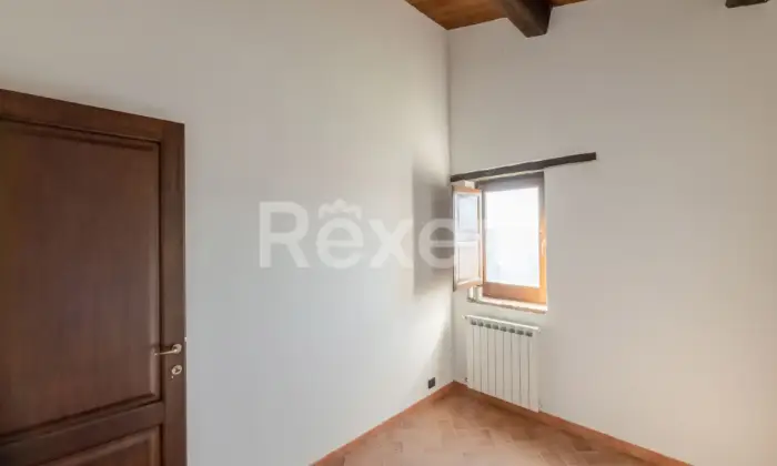 Rexer-Rocca-Sinibalda-Complesso-di-casali-con-ettari-di-terreno-Altro