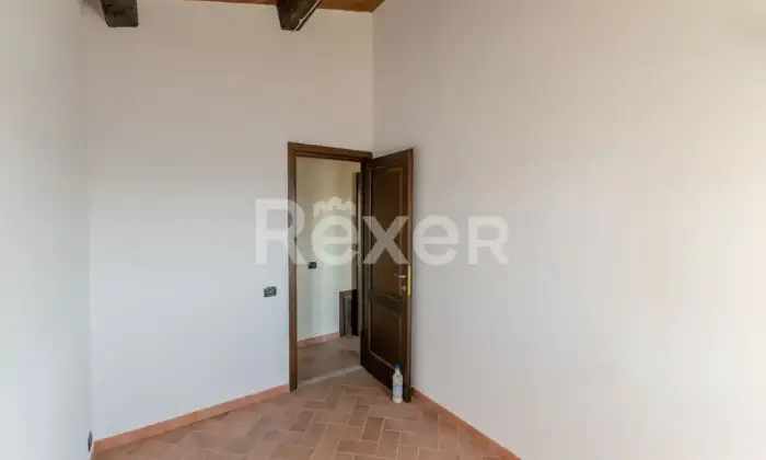 Rexer-Rocca-Sinibalda-Complesso-di-casali-con-ettari-di-terreno-Altro