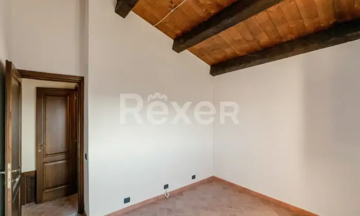 Rexer-Rocca-Sinibalda-Complesso-di-casali-con-ettari-di-terreno-Altro