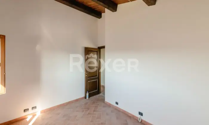 Rexer-Rocca-Sinibalda-Complesso-di-casali-con-ettari-di-terreno-Altro