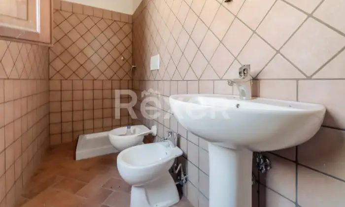 Rexer-Rocca-Sinibalda-Complesso-di-casali-con-ettari-di-terreno-Altro