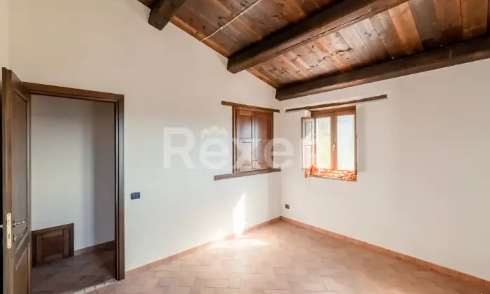 Rexer-Rocca-Sinibalda-Complesso-di-casali-con-ettari-di-terreno-Altro