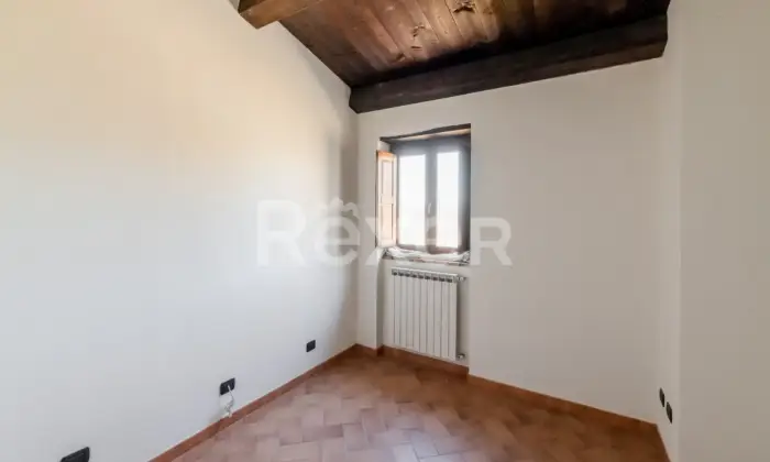 Rexer-Rocca-Sinibalda-Complesso-di-casali-con-ettari-di-terreno-Altro
