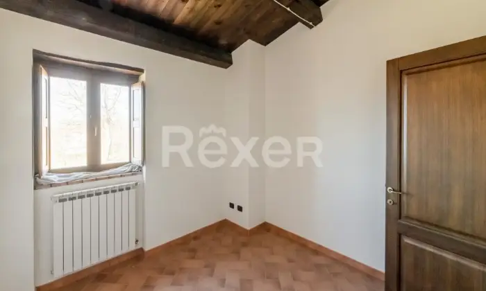 Rexer-Rocca-Sinibalda-Complesso-di-casali-con-ettari-di-terreno-Altro