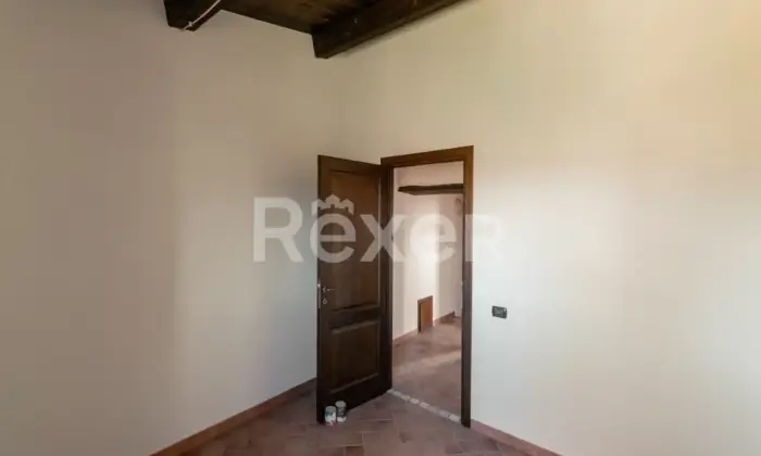 Rexer-Rocca-Sinibalda-Complesso-di-casali-con-ettari-di-terreno-Altro
