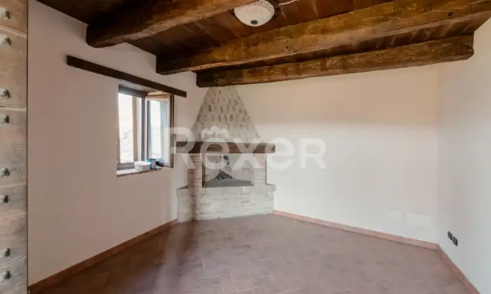 Rexer-Rocca-Sinibalda-Complesso-di-casali-con-ettari-di-terreno-Altro