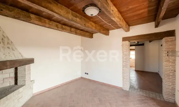 Rexer-Rocca-Sinibalda-Complesso-di-casali-con-ettari-di-terreno-Altro