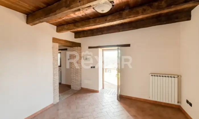 Rexer-Rocca-Sinibalda-Complesso-di-casali-con-ettari-di-terreno-Altro