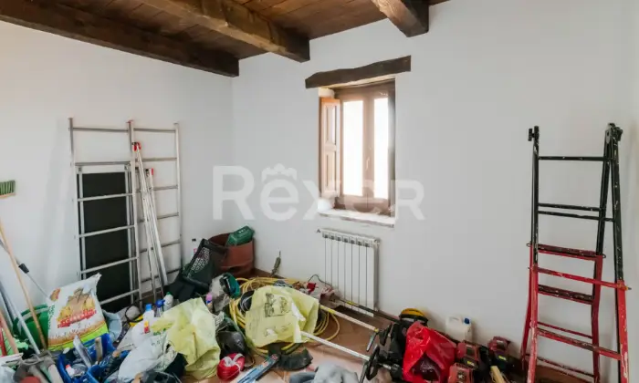 Rexer-Rocca-Sinibalda-Complesso-di-casali-con-ettari-di-terreno-Altro