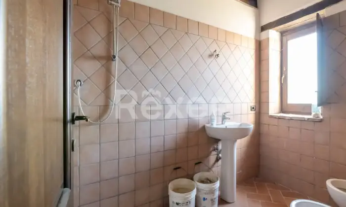 Rexer-Rocca-Sinibalda-Complesso-di-casali-con-ettari-di-terreno-Altro