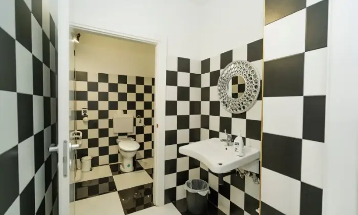 Rexer-Ragusa-bellissimo-locale-ben-rifinito-con-due-bagni-Bagno