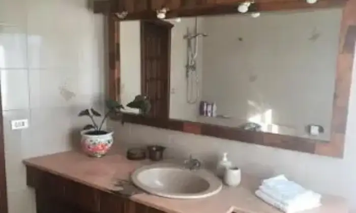 Rexer-Monti-Vendesi-casa-con-ampio-terreno-circostante-a-Monti-SS-Altro