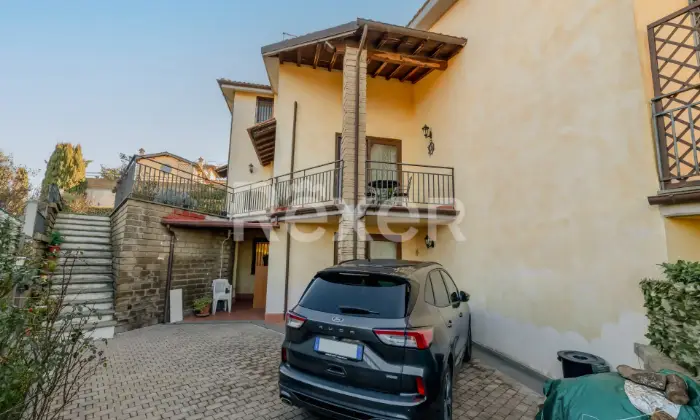 Rexer-Sutri-Bifamiliare-indipendente-Altro