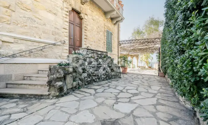 Rexer-zoagli-Unica-propriet-fronte-mare-allinterno-di-villa-depoca-Altro