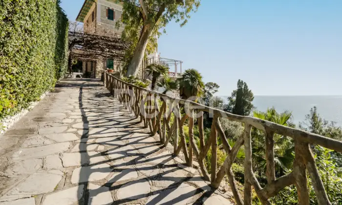Rexer-zoagli-Unica-propriet-fronte-mare-allinterno-di-villa-depoca-Altro