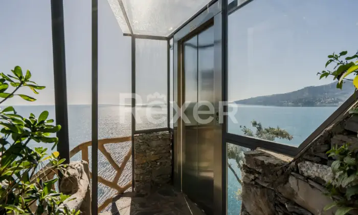 Rexer-zoagli-Unica-propriet-fronte-mare-allinterno-di-villa-depoca-Altro
