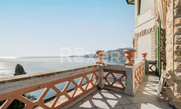 Rexer-zoagli-Unica-propriet-fronte-mare-allinterno-di-villa-depoca-Altro