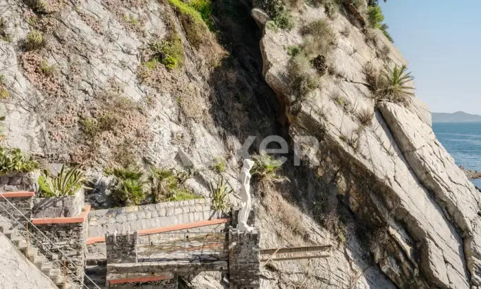 Rexer-zoagli-Unica-propriet-fronte-mare-allinterno-di-villa-depoca-Altro