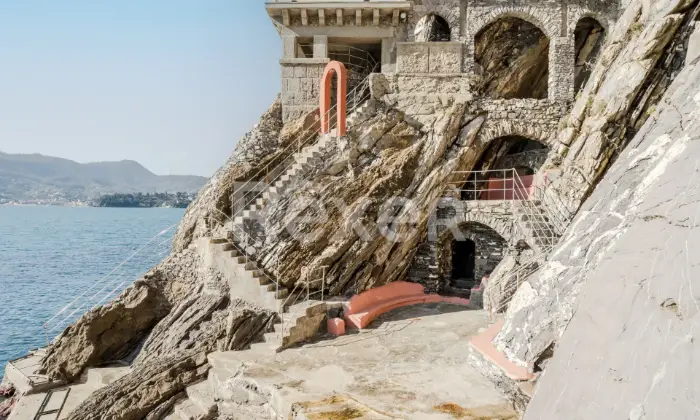 Rexer-zoagli-Unica-propriet-fronte-mare-allinterno-di-villa-depoca-Altro