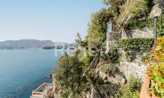 Rexer-zoagli-Unica-propriet-fronte-mare-allinterno-di-villa-depoca-Altro