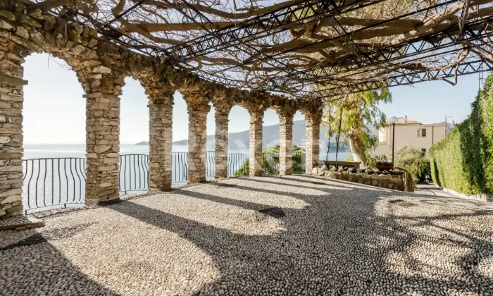 Rexer-zoagli-Unica-propriet-fronte-mare-allinterno-di-villa-depoca-Altro
