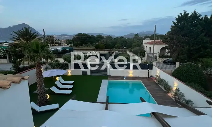 Rexer-Cortigliolo-Villa-con-piscina-in-vendita-a-Valderice-Giardino