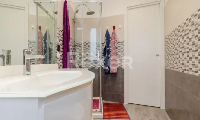 Rexer-Chieri-Nuda-propriet-Ristrutturato-con-box-auto-Altro