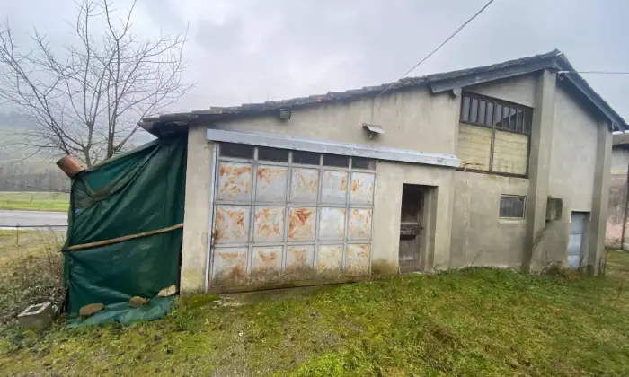 Rexer-Vernasca-Vendesi-Rustico-a-Vernasca-Altro