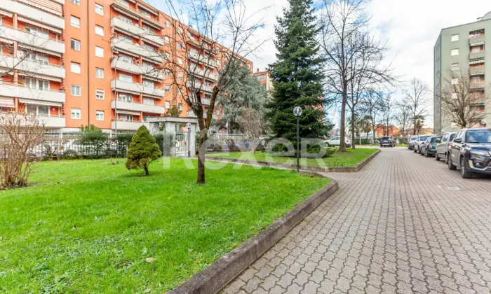 Rexer-Milano-Splendido-locali-con-box-Altro